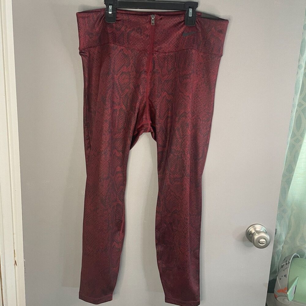 Nike Womens 1X Tight Fit Regular Length Snake Print Leggings NWT